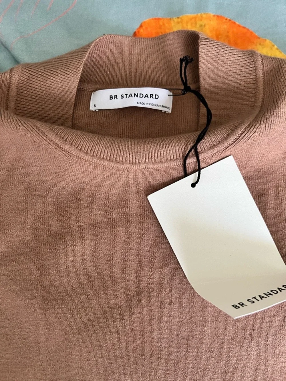 NWT Banana Republic | Short Sleeve Mock Neck Top in Tan | Small - Picture 6 of 6